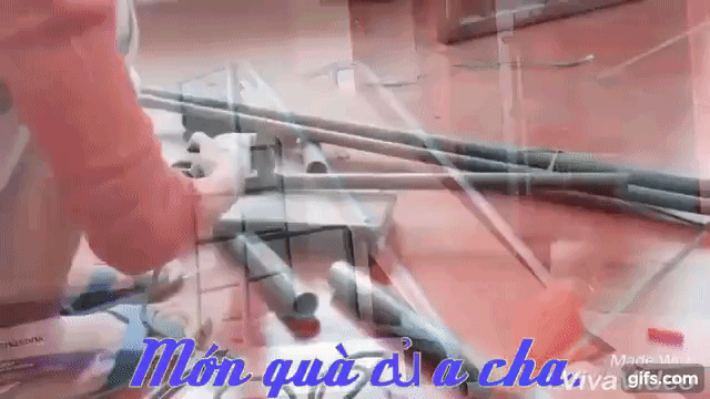 Cắt ống nước theo kích thước mong muốn để làm cầu trượt