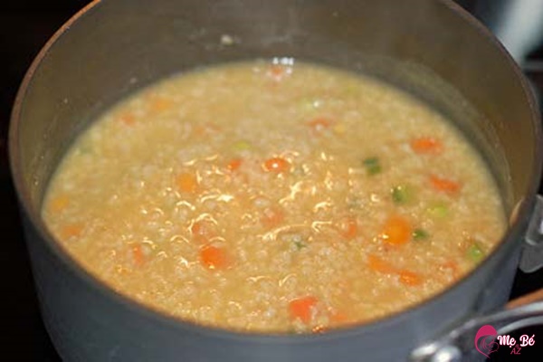 Khi nào cho bé ăn cháo nguyên hạt?