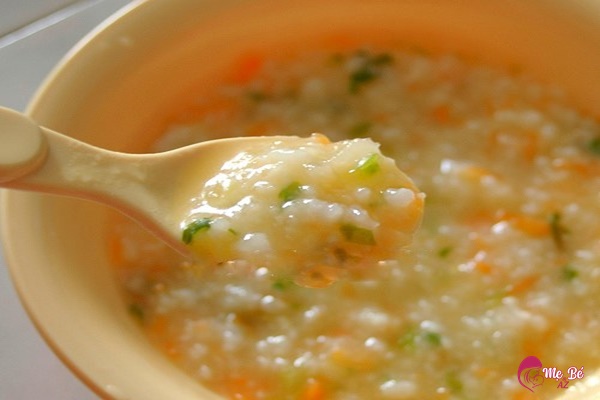 Khi nào cho bé ăn cháo vỡ hạt?