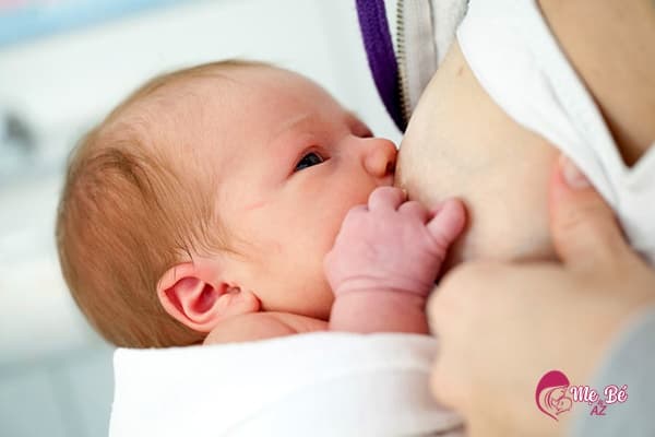 Sữa mẹ chất lượng giúp bé tăng cân tốt