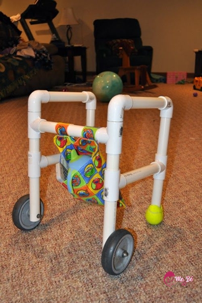 Xe tập đi từ ống nước nhựa