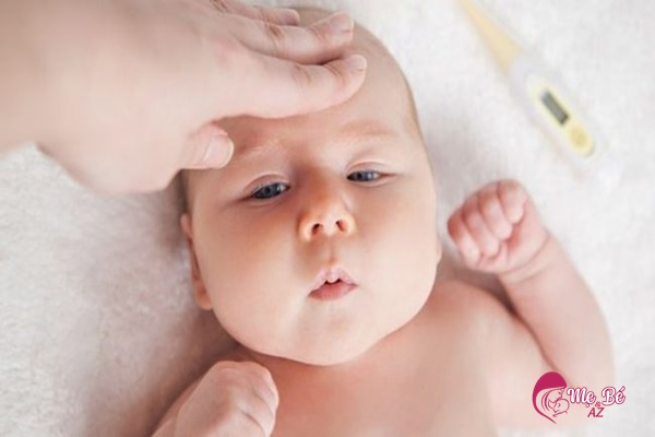 Trẻ sốt thường nóng đầu