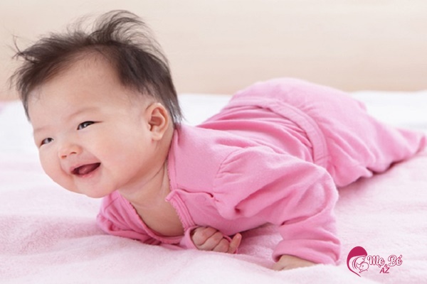 Hình ảnh trẻ sơ sinh tập lật