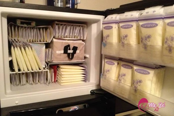 Rã đông sữa mẹ trên ngăn đá