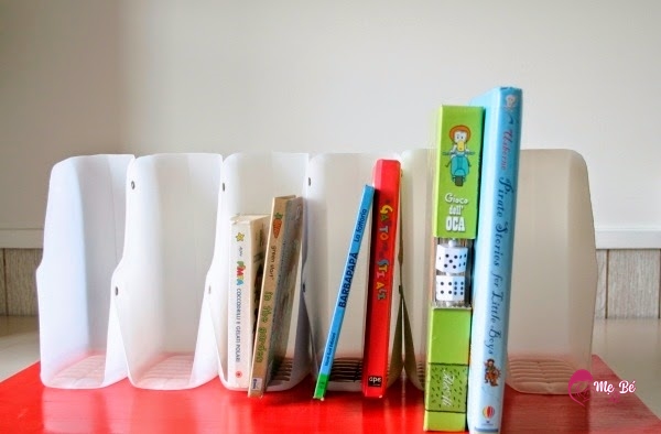 Giá sách từ can nhựa tái chế