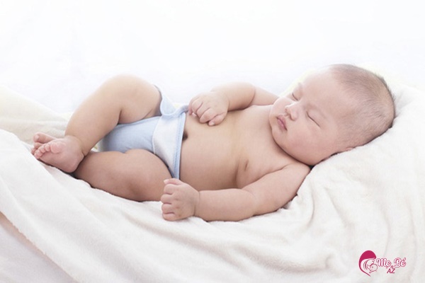 Trẻ sơ sinh bú mẹ phát ra tiếng có thể là nguyên nhân bệnh lý