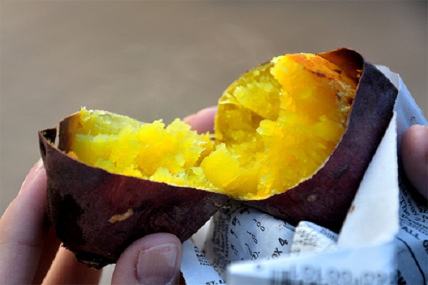 Khoai lang tốt cho da mẹ sau sinh