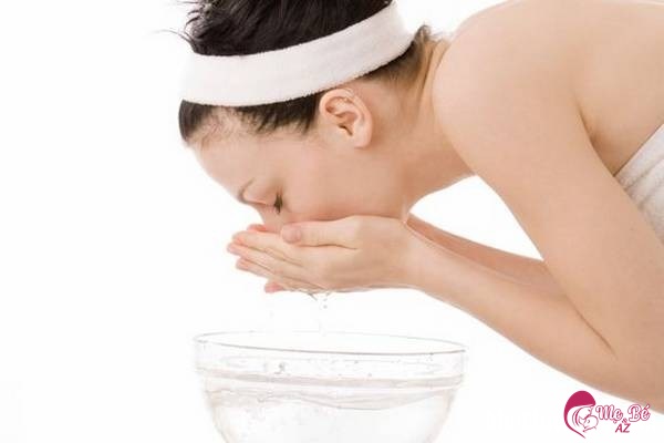 Một quy trình chăm sóc da đều đặn mới hạn chế được mụn sau sinh