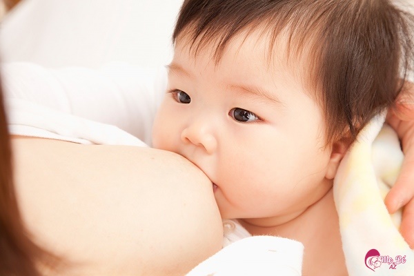 Đang cho con bú không nên sử dụng thuốc chữa mụn