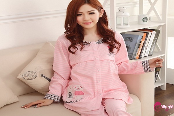 Bộ đồ mặc nhà sau khi sinh với áo ngực tích hợp