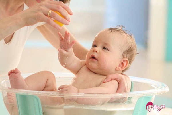 Trẻ Sơ Sinh Bị Kê Có Nên Tắm Hạt Kê? Mẹo Chăm Sóc Da Cho Bé Hỏi - Đáp: Trẻ sơ sinh bị kê tắm hạt kê hay tắm gì?