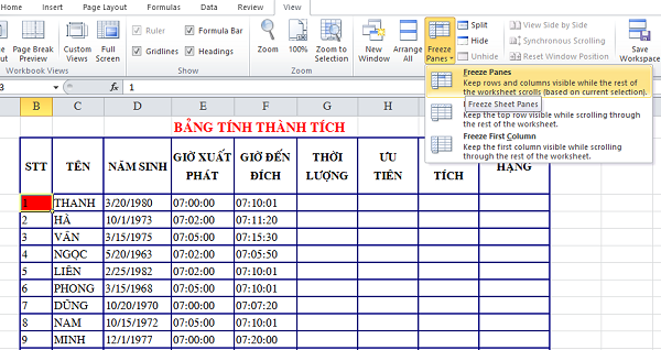 Cố định dòng trong Excel 2010 - Bước 2: Chọn Freeze Panes trong View