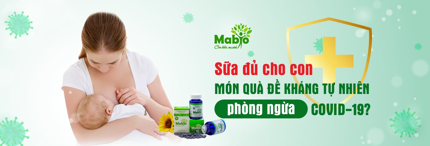 Bé lớp 1 đang tập đọc