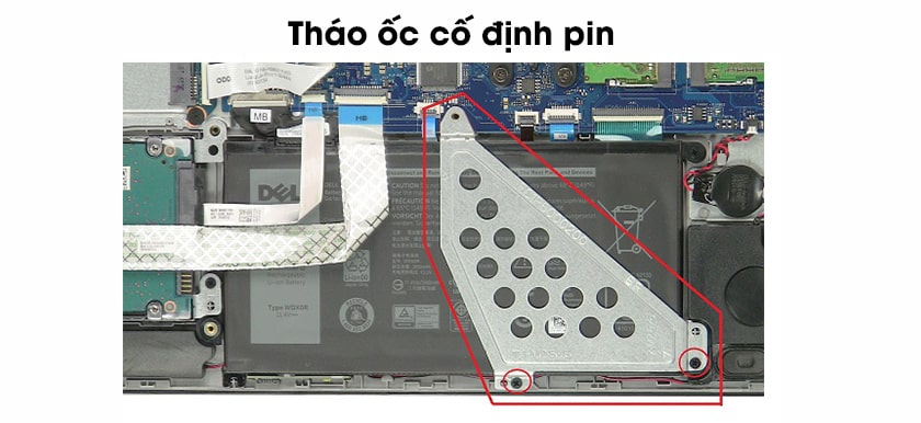 Cách Tháo Pin Laptop Đúng Cách và An Toàn Pin laptop được bảo vệ bởi nắp kim loại