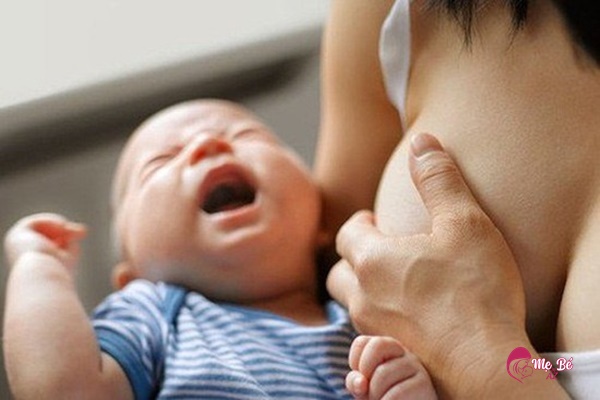 Lượng sữa mẹ giảm sau sinh 4 tháng