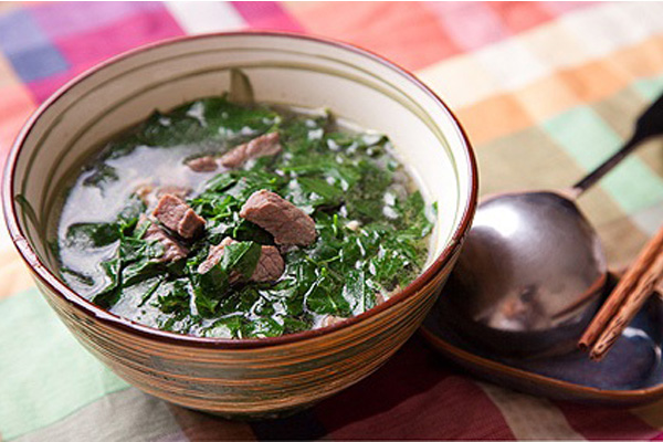 Sau sinh mổ nên ăn rau ngót