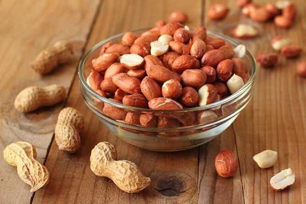 Mẹ sau sinh ăn lạc giúp giảm cân