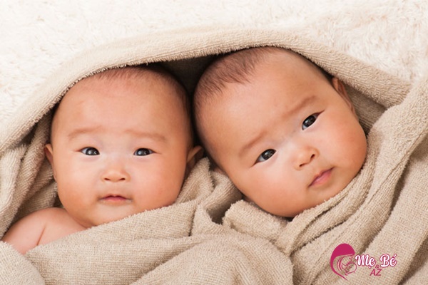 Chăm sóc trẻ sinh đôi đòi hỏi mẹ phải có kế hoạch khoa học