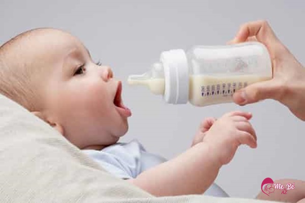 Chăm sóc trẻ sơ sinh 3 tháng tuổi: Hướng dẫn chi tiết cho mẹ Việt Dinh dưỡng cho trẻ 3 tháng tuổi