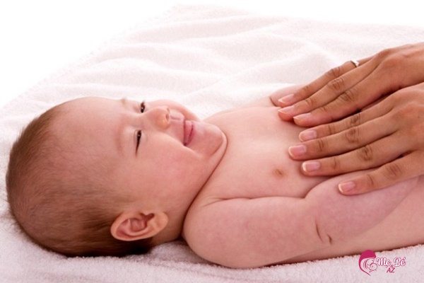 Chăm sóc trẻ sơ sinh 3 tháng tuổi: Hướng dẫn chi tiết cho mẹ Việt Massage cho trẻ 3 tháng tuổi