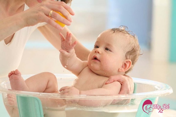 Cẩm Nang Chăm Sóc Trẻ Sơ Sinh Tại Nhà Cho Mẹ Việt Vệ sinh cho trẻ sơ sinh là điều cần thiết
