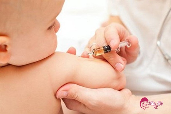 Cẩm Nang Chăm Sóc Trẻ Sơ Sinh Tại Nhà Cho Mẹ Việt Tiêm chủng đầy đủ và đúng lịch
