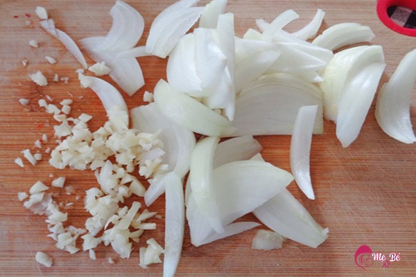 Hành tây cũng có tác dụng hạ sốt