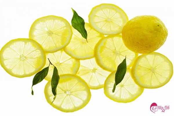 Hạ sốt cho trẻ sơ sinh bằng chanh tươi