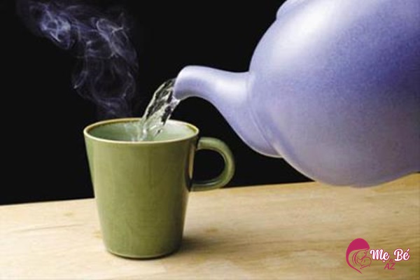 Hâm nóng sữa mẹ với nhiệt độ cao khiến sữa mất chất