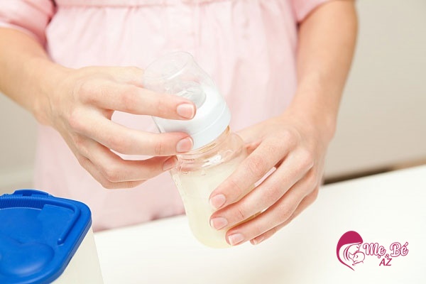 Nên hâm nóng sữa mẹ với nước 40 độ C