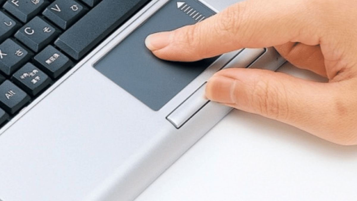 Kiểm tra ngoại hình laptop Acer cũ