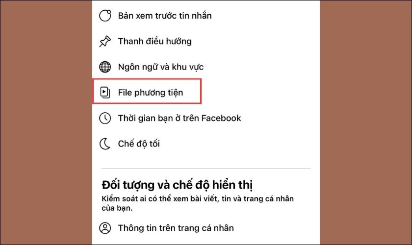 Chọn File phương tiện trên Facebook