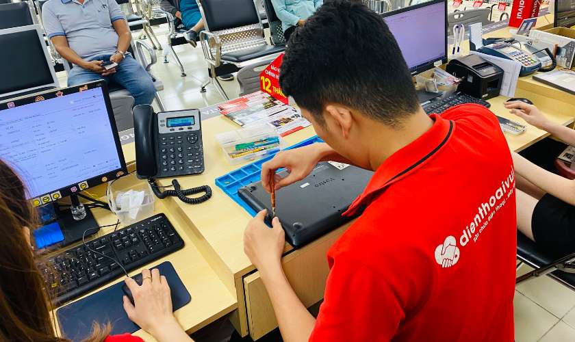 Thay card đồ họa lỗi tại Điện Thoại Vui