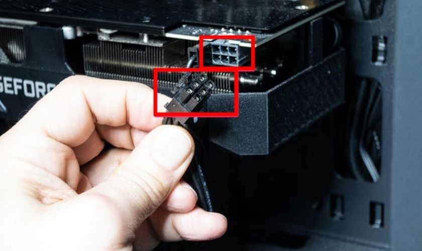 Kiểm tra và đặt đúng vị trí khe cắm card màn hình