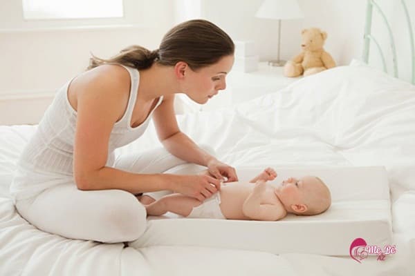 Vệ sinh rốn cho trẻ sơ sinh