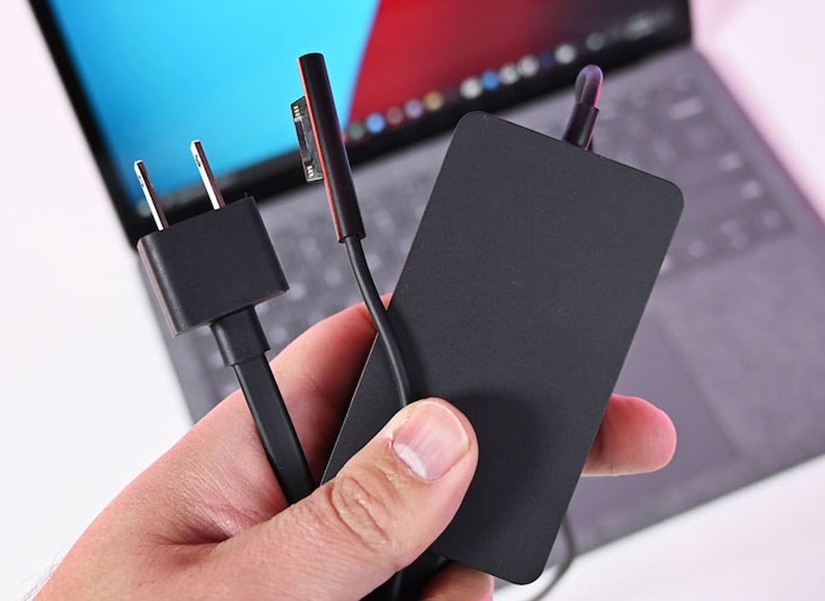 Nguyên nhân cục sạc kêu rè rè: mua nhầm sạc không chính hãng