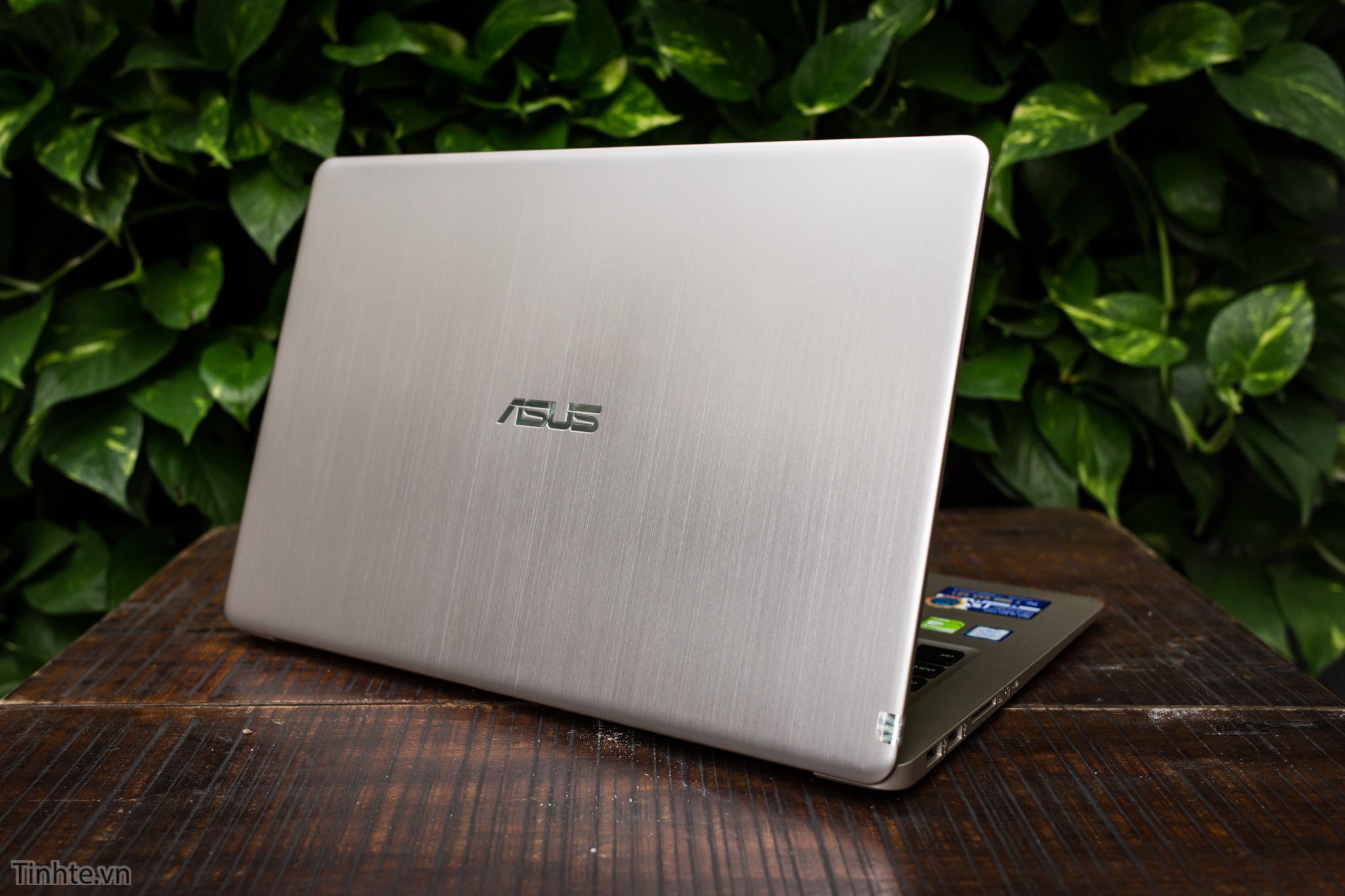 Ưu điểm Laptop Asus: Thiết kế mỏng nhẹ