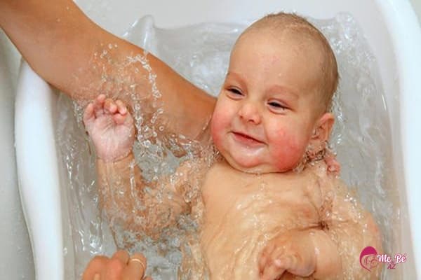 Dịch Vụ Tắm Trẻ Sơ Sinh: Lợi Ích, Chi Phí và Địa Chỉ Uy Tín Chi phí dịch vụ tắm trẻ sơ sinh