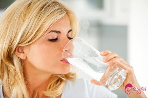 Uống đủ nước mỗi ngày