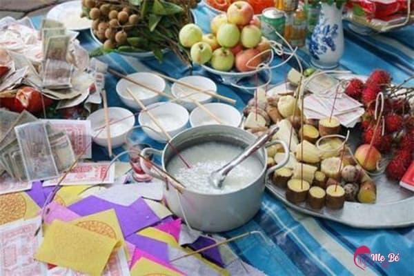 Lễ cúng Rằm tháng 7 ngoài trời