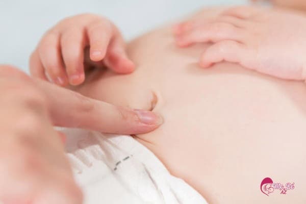 Massage bụng theo chiều kim đồng hồ