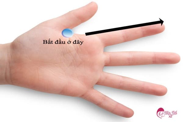 Massage ngón tay cho bé