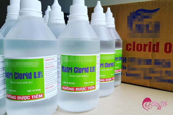 Rơ lưỡi cho trẻ sơ sinh bằng nước muối sinh lý