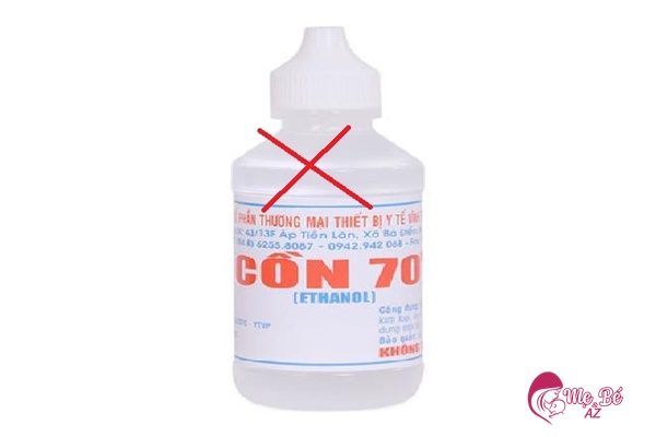 Chăm Sóc Rốn Trẻ Sơ Sinh Sau Khi Rụng: Mẹ Cần Lưu Ý Điều Gì? Không nên dùng cồn vệ sinh rốn trẻ