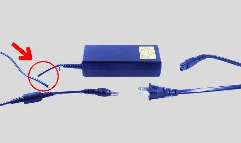 Nguyên nhân sạc laptop Dell không sáng đèn