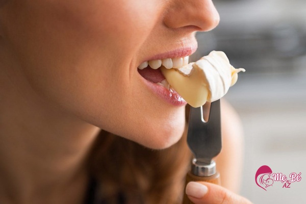 Sau sinh ăn phô mai