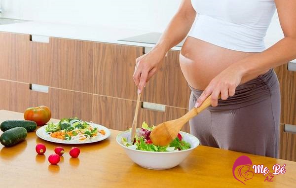 Bà bầu cần ăn uống đủ chất để thai nhi phát triển toàn diện