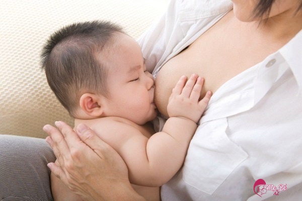 Chăm Sóc Trẻ 3 Tháng Tuổi Bị Ho Và Sổ Mũi: Hướng Dẫn Chi Tiết Cho Ba Mẹ Bé bú mẹ