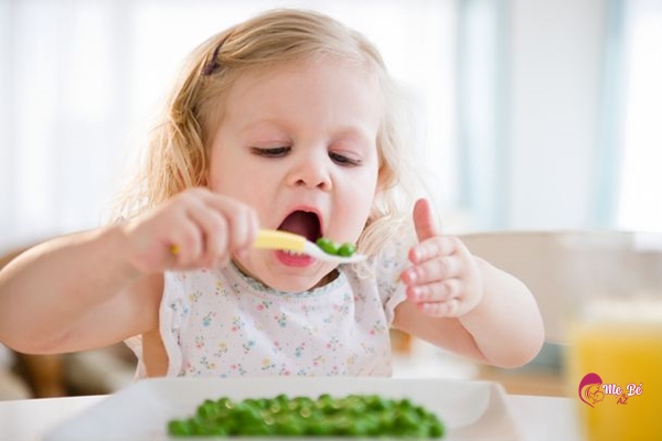 Trẻ tự quyết định lượng ăn