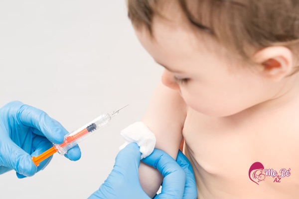Tiêm phòng cho trẻ